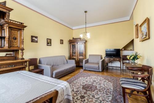 One-Bedroom Apartment image 7