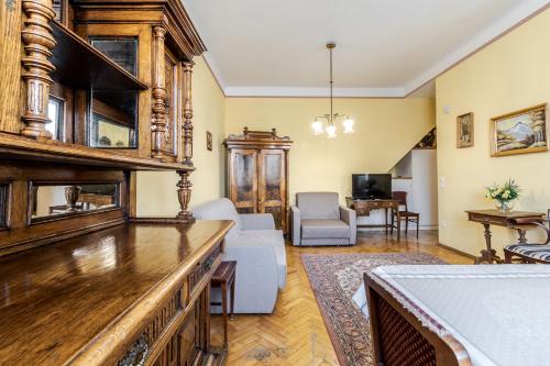 One-Bedroom Apartment image 5