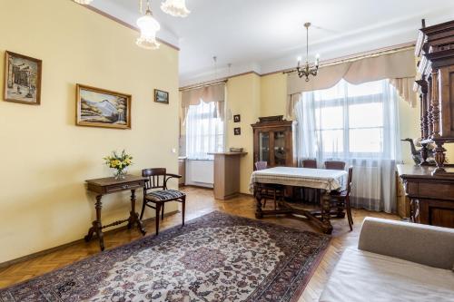One-Bedroom Apartment image 3
