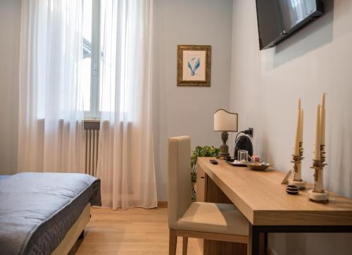 Double Room image 10