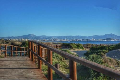 APARTAMENTO CON TERRAZA 50M2，500M A LA PLAYA in Arenales Del Sol