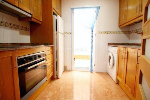 APARTAMENTO CON TERRAZA 50M2，500M A LA PLAYA in Arenales Del Sol