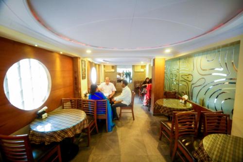 Restaurant, Hotel Lucky Bandra in Bandra