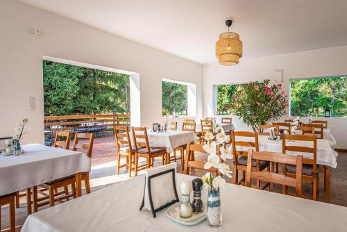 ห้องอาหาร, โรงแรมเฮอร์เซก อูดวาร์ฮาซ พอรอสโล (Hotel Herczeg Udvarhaz Poroszlo) in โปรอสซโล่