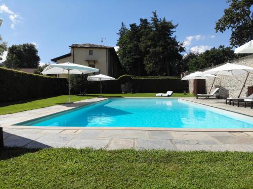 Peldbaseins, Le 5 Frecce in Campiglione-Fenile
