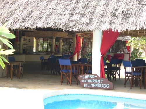 Bar/ Salón, Kipepeo Villa in Malindi