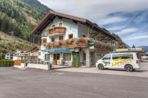 Monika Landerl Café Landerl in Matrei in Osttirol, Österreich