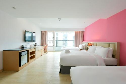 room detail thumbnail 1