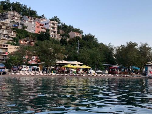 A környék, Paunovic Apartments in Donja Lastva