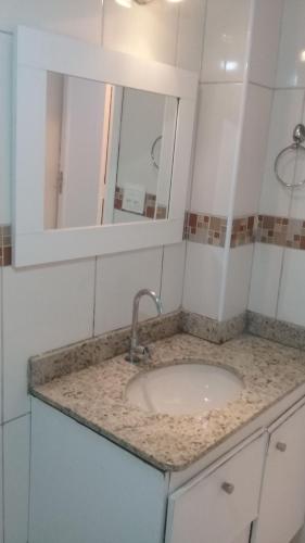 Apartamento vento e mar 2 quartos na quadra da praia