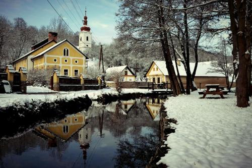 Zuzmó Guesthouse, Jósvafő, Aggtelek National Park - Stylish 150 year old farmhouse for 10 guests