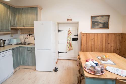 virtuve, Coachmans Bothy - 50m from the beach in Port Appin