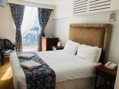 room detail thumbnail 2