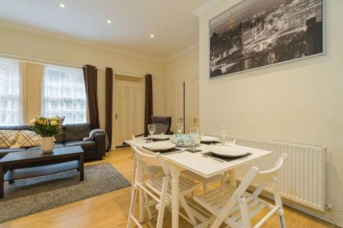 2BR Grassmarket Apartment with Castle View, Edynburg (zdjęcie 9)