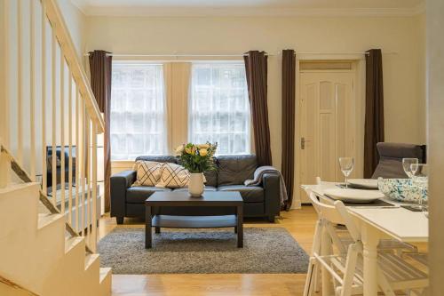 2BR Grassmarket Apartment with Castle View, Edynburg (zdjęcie 3)