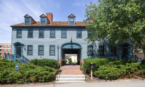 The Inn Downtown: A Boutique Apartment Hotel