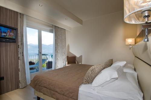 Triple Room with Lake View