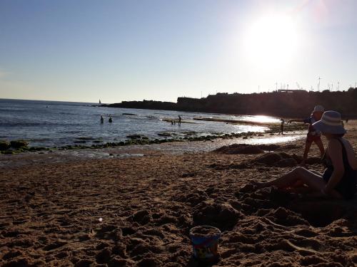  SUITE - 5 Minutes walk to the BEACH in Parede