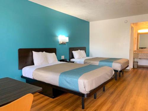 Motel 6-Lexington, KY - Airport Stop at Quality Inn Northwest to discover the wonders of Lexington (KY). Offering a variety of facilities and services, the property provides all you need for a good nights sleep. To be found at the 