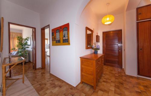 Hol, 80sqm 2 bedroom, 1 private bathroom Apartament in Praia do Vau (B43 - Spotless Seaview Apartment) in Portimao