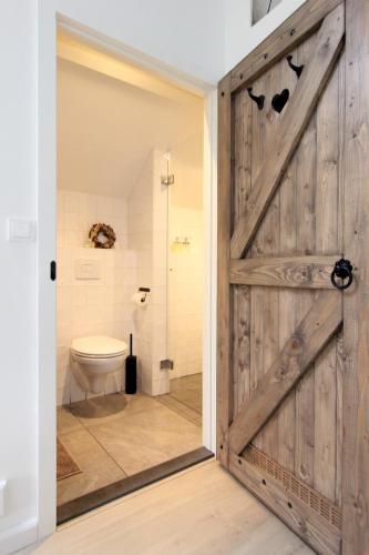 Bathroom, B&B de Linge in Rhenoy