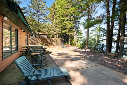 Lake Tomahawk Lodge