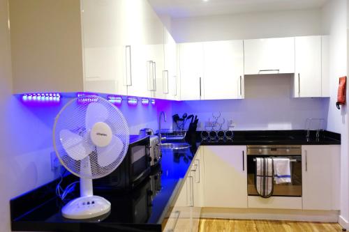 Aire Elegant Ground Floor 2 Bed 2 Bath Apartment Including Parking, Leeds, West Yorkshire