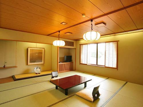 Japanese-Style Superior Room with Lake View