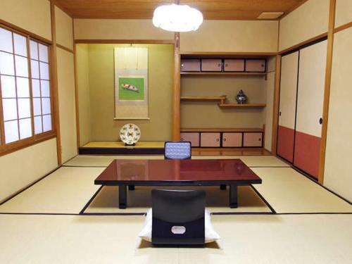 Japanese-Style Economy Room