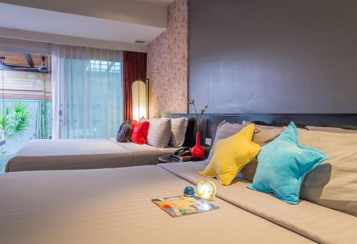 1 double bed, 1 twin bed