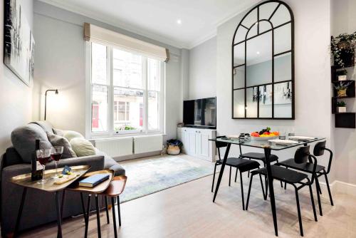 Bright And Modern Bayswater Apartment, , London