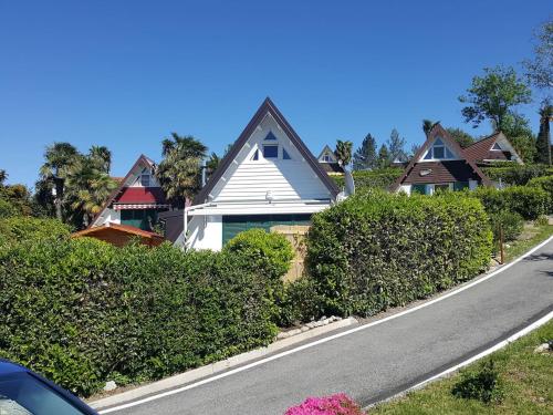  Haus mit herrlichem Blick auf den Lago Maggiore, Pension in Brezzo