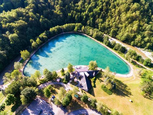 Apkārtne, Vila "Maglić" (Vila "Maglic") in Tjentište