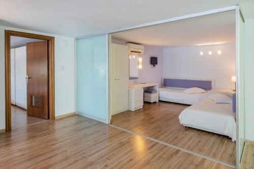 Triton Boutique Hotel - main image