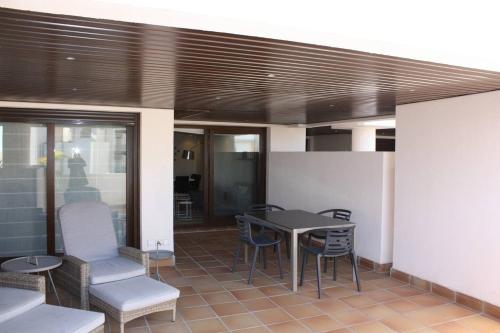 شرفة/ تراس, 107 - Two-Bedroom Beach Apartment in Los Granados del Mar