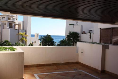 شرفة/ تراس, 107 - Two-Bedroom Beach Apartment in Los Granados del Mar