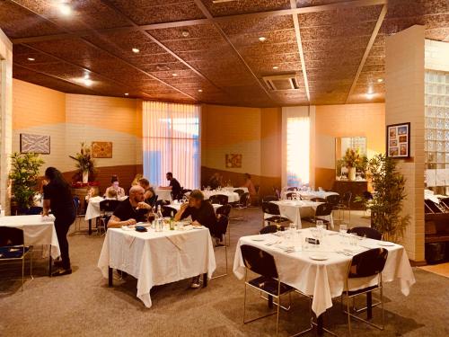 餐廳, 沙漠卡文酒店 (Desert Cave Hotel) in 庫伯派蒂