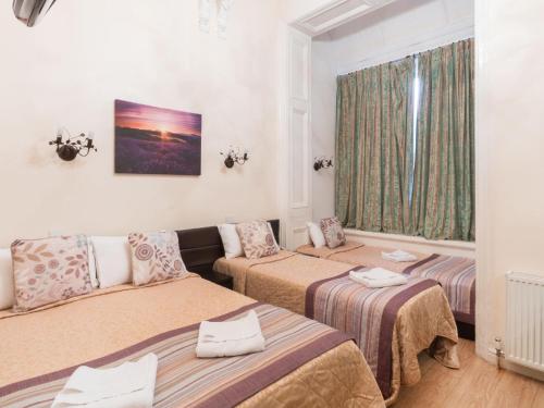 Photo - Notting Hill Gate Hotel