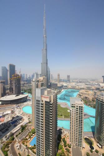 Signature Holiday Homes- Luxury 2 BHK with full Burj Khalifa & Fountain View - image 7
