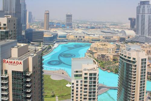 Signature Holiday Homes- Luxury 2 BHK with full Burj Khalifa & Fountain View - image 9