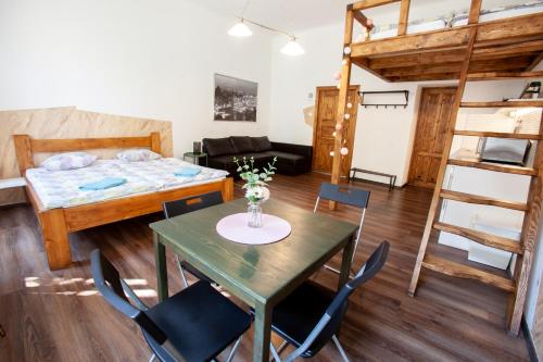 Wow Wow Apartment, Praha
