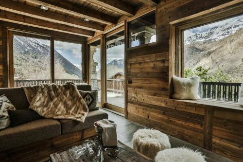 HelloChalet - Chalet Seventy One - Larger Family Ski Chalet in the center - Apartment - Valtournenche