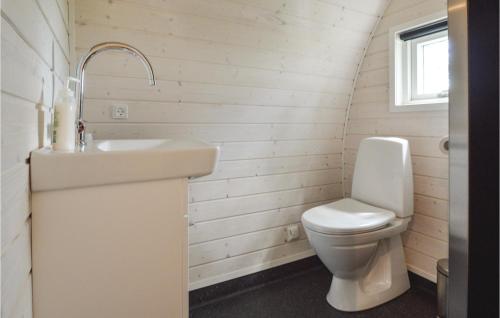 Vannas istaba, 2 Bedroom Cozy Apartment In Nørre Nebel in Norre Nebel