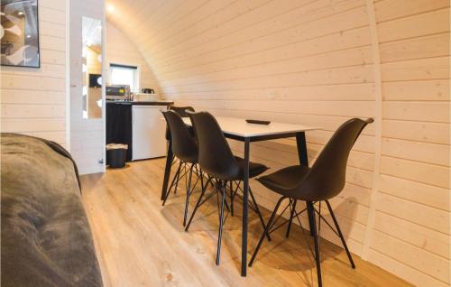 Balkons/terase, 2 Bedroom Cozy Apartment In Nørre Nebel in Norre Nebel