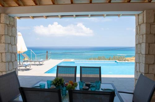 شرفة/ تراس, Paradise Blue Villa in Pomos
