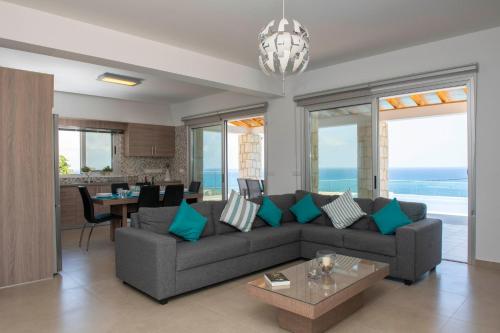 Paradise Blue Villa in Pomos