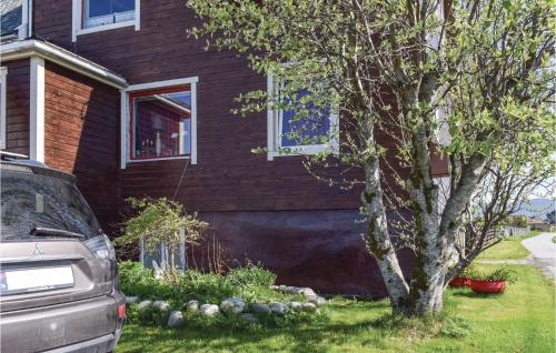 . 3 Bedroom Awesome Apartment In Giske