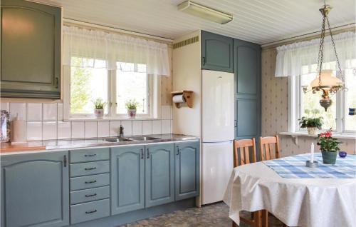 virtuve, 2 Bedroom Beach Front Home In Listerby in Fallo