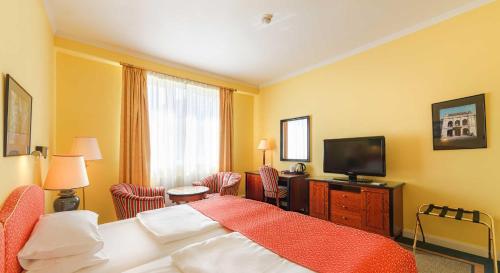 Superior Double or Twin Room image 7