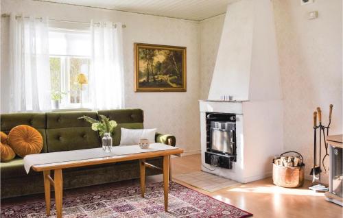 2 Bedroom Beach Front Home In Listerby in Fallo